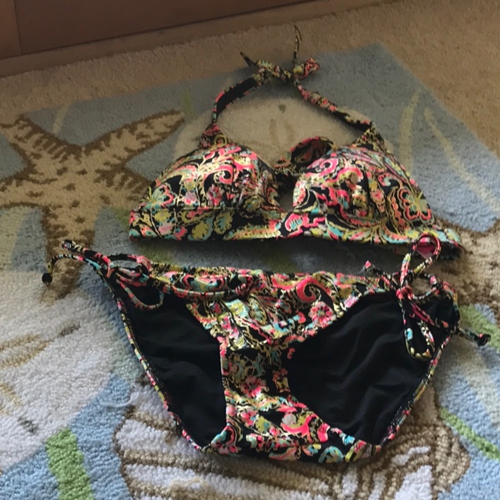 Victoria’s Secret bikini bathing suit